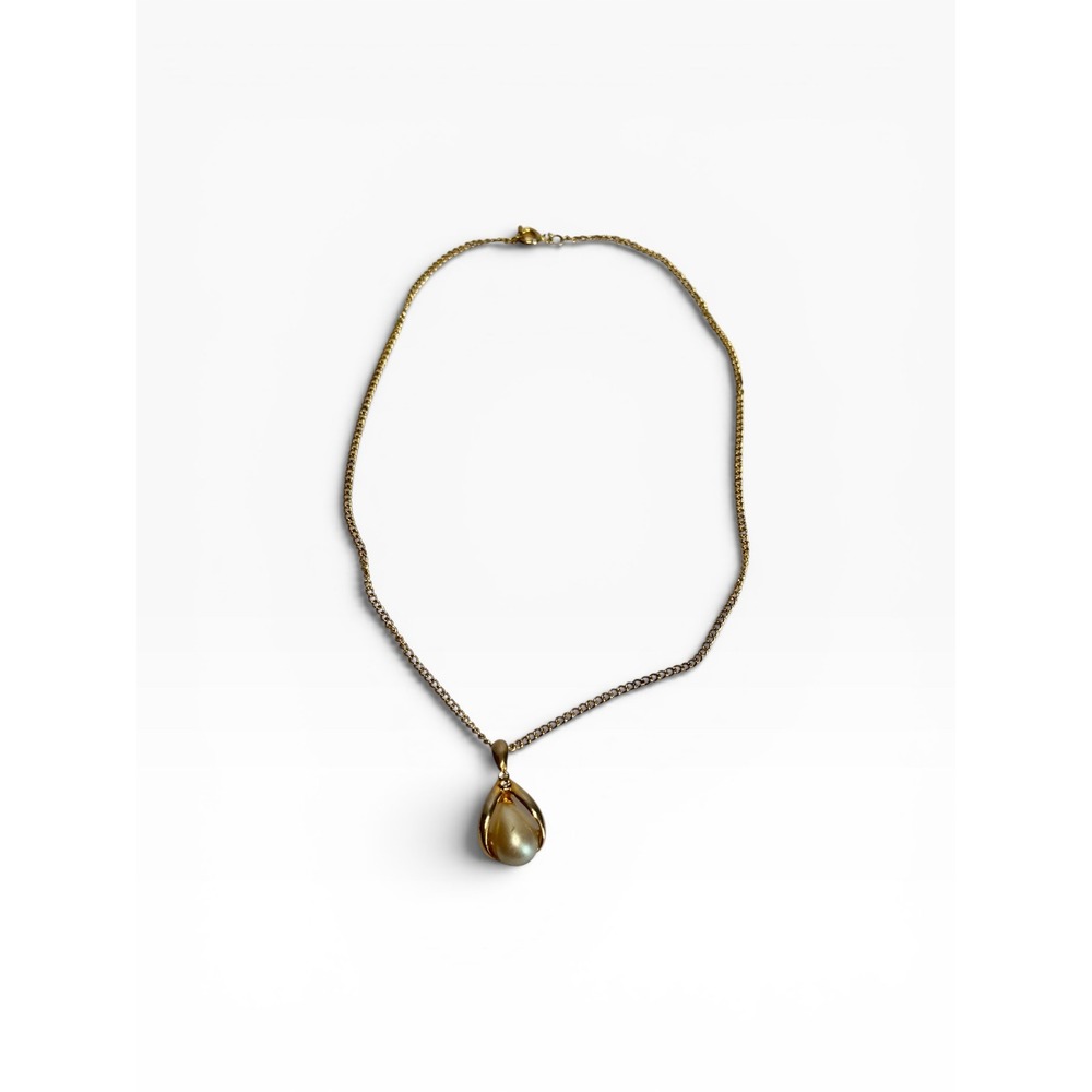 Avon‎ Faux Pearl Teardrop Pendant Necklace Gold Tone Vintage